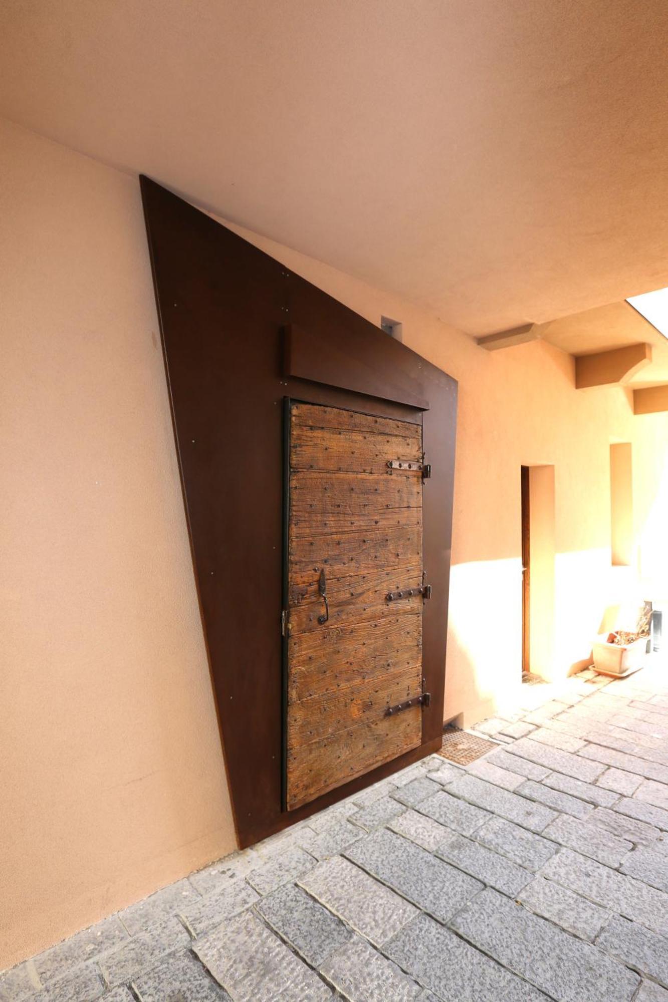 L'Abri En Ville - Parcheggio Privato A 100 Mt Ed Accesso Con Auto Nell'Area Pedonale Aosta Bagian luar foto